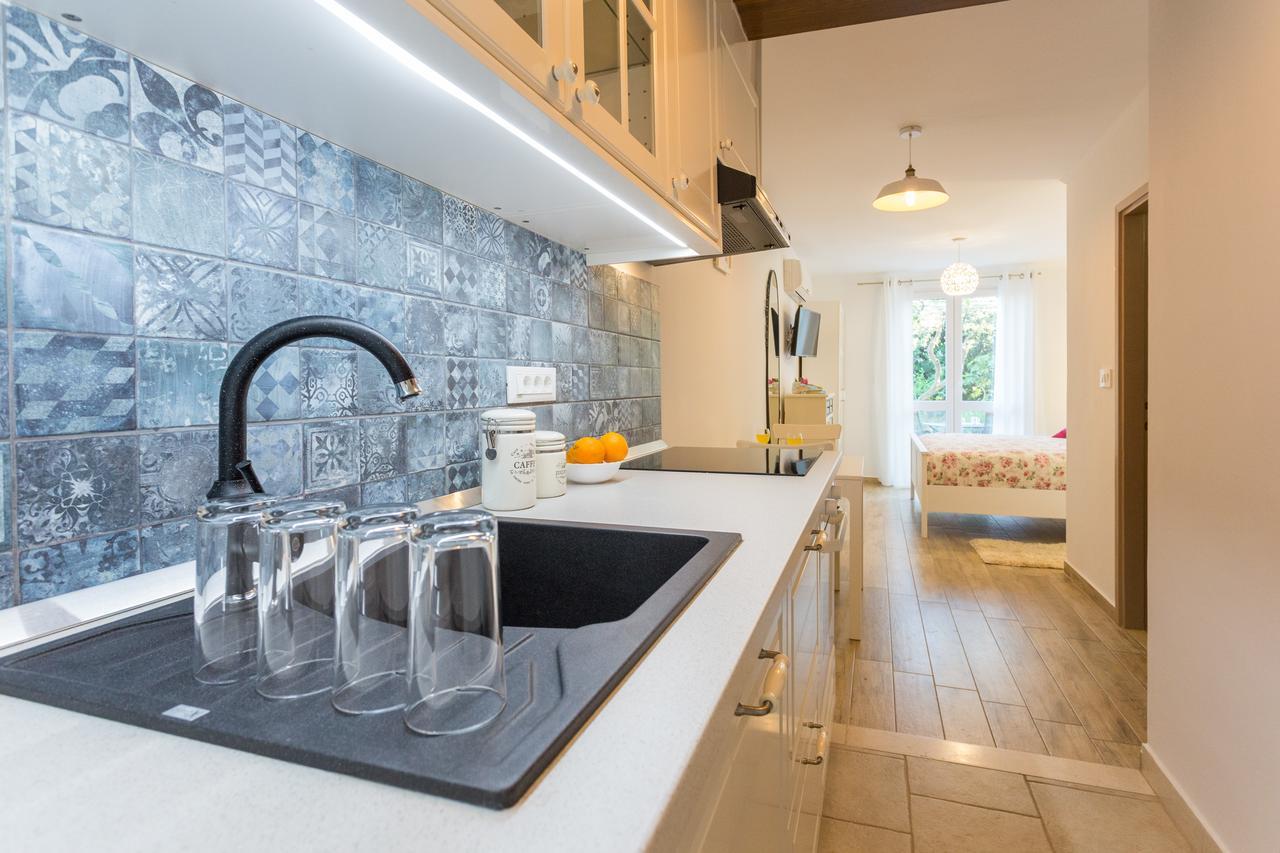 Franica Apartment *